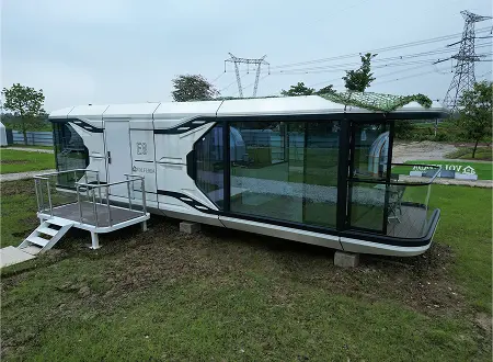 Minimalist modular home in the forest